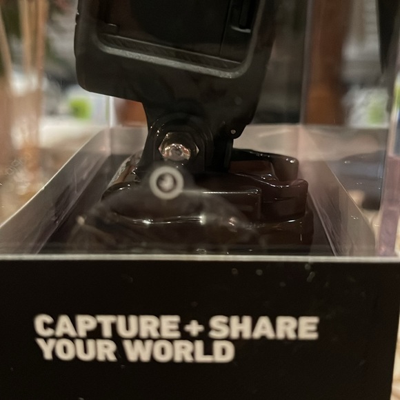 GoPro Hero 4 Session Waterproof with Tripod Mounts - Picture 6 of 9